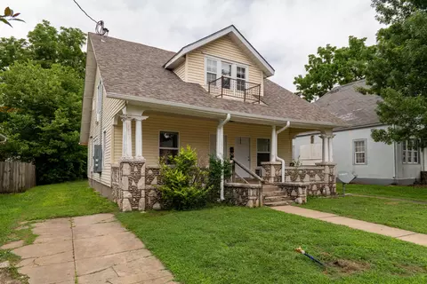 Exterior - 829 W Pershing St, Springfield, MO 65806 photo 2 of 8