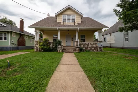 829 W Pershing St, Springfield, MO 65806