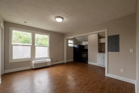 Living - 829 W Pershing St, Springfield, MO 65806 photo 4 of 6