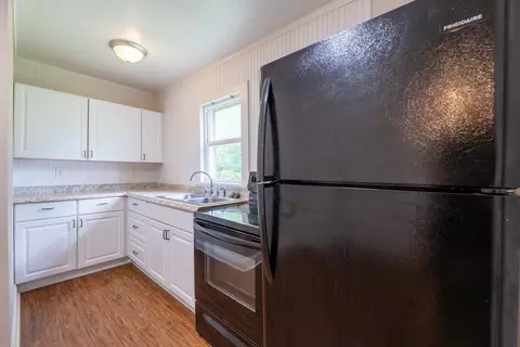 Kitchen - 829 W Pershing St, Springfield, MO 65806 photo 2 of 4