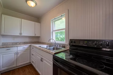 Kitchen - 829 W Pershing St, Springfield, MO 65806 photo 3 of 4
