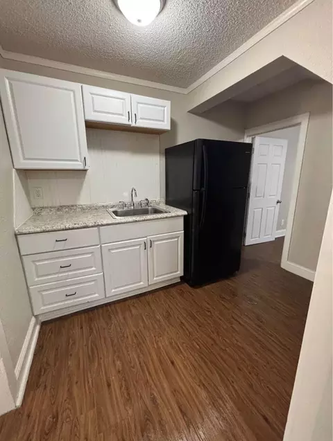 Kitchen - 829 W Pershing St, Springfield, MO 65806 photo 4 of 4