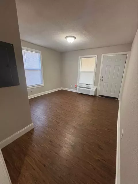 Living - 829 W Pershing St, Springfield, MO 65806 photo 3 of 6
