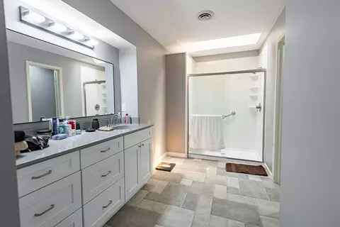 Bath - 3440 S Delaware Ave # 127, Springfield, MO 65804 photo 2 of 5