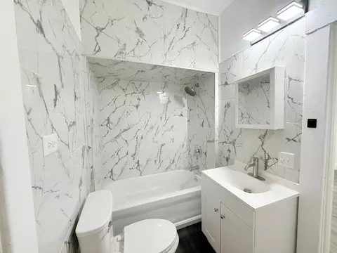 Bath - 936 S Douglas Ave, Springfield, MO 65806 photo 1 of 3