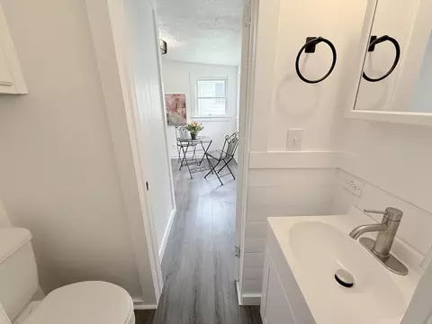 Bath - 936 S Douglas Ave, Springfield, MO 65806 photo 3 of 3