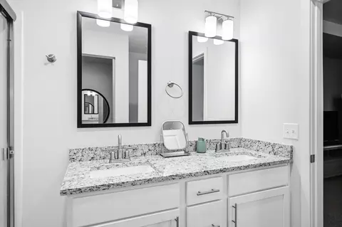 Bath - 1753 E Macon St, Republic, MO 65738 photo 4 of 4