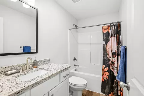 Bath - 1753 E Macon St, Republic, MO 65738 photo 3 of 4
