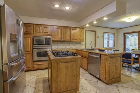 4370 E Whitehall Dr, Springfield, MO 65809 photo 7