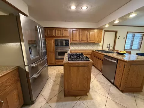 4370 E Whitehall Dr, Springfield, MO 65809 photo 8