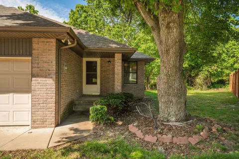 1328 1330 Carriage Ct, Nixa, MO 65714 photo 4
