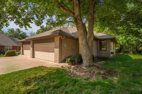 1328 1330 Carriage Ct, Nixa, MO 65714 photo 3