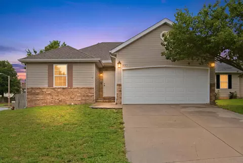 1135 S Almond Ct, Nixa, MO 65714