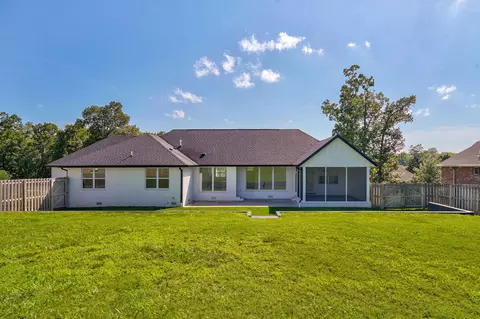 Exterior - 2619 E Old Ivy St, Springfield, MO 65804 photo 6 of 17