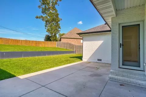 Exterior - 2619 E Old Ivy St, Springfield, MO 65804 photo 8 of 17