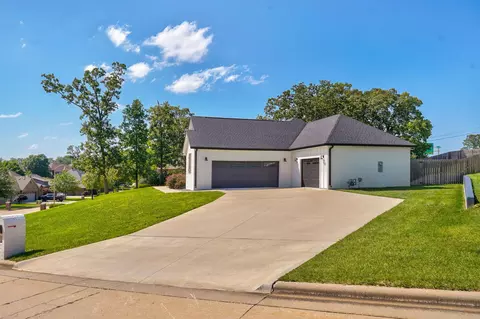Exterior - 2619 E Old Ivy St, Springfield, MO 65804 photo 13 of 17