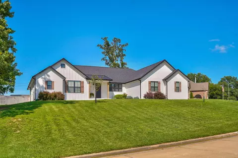 Exterior - 2619 E Old Ivy St, Springfield, MO 65804 photo 15 of 17
