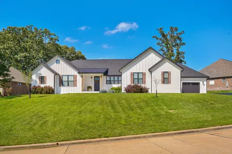 Exterior - 2619 E Old Ivy St, Springfield, MO 65804 photo 2 of 17