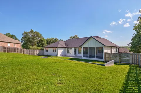Exterior - 2619 E Old Ivy St, Springfield, MO 65804 photo 9 of 17