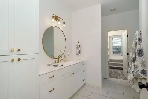 Bath - 2619 E Old Ivy St, Springfield, MO 65804 photo 1 of 6