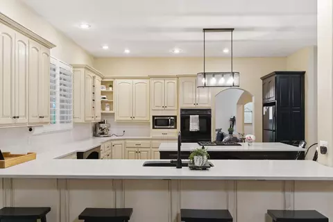 Kitchen - 7578 Persimmon Ct, Willard, MO 65781 photo 4 of 6
