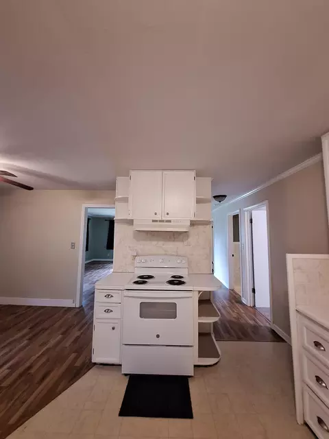 Kitchen - 1934 S Kimbrough Ave, Springfield, MO 65807 photo 2 of 6