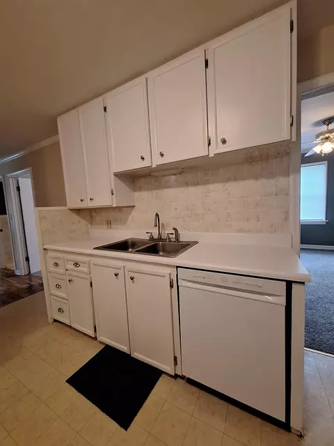 Kitchen - 1934 S Kimbrough Ave, Springfield, MO 65807 photo 4 of 6