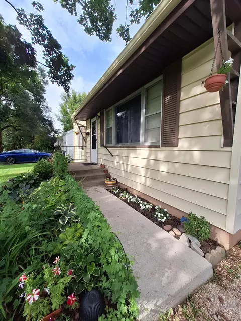 Exterior - 1934 S Kimbrough Ave, Springfield, MO 65807 photo 3 of 9