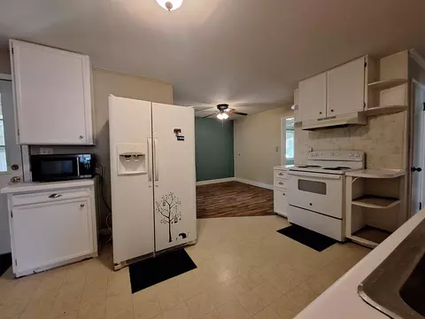 Kitchen - 1934 S Kimbrough Ave, Springfield, MO 65807 photo 1 of 6