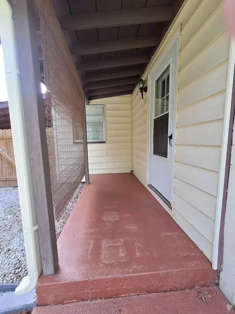 Exterior - 1934 S Kimbrough Ave, Springfield, MO 65807 photo 5 of 9