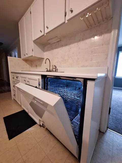 Kitchen - 1934 S Kimbrough Ave, Springfield, MO 65807 photo 5 of 6
