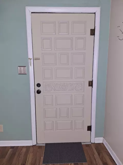 Entry Way - 1934 S Kimbrough Ave, Springfield, MO 65807 photo 1 of 3