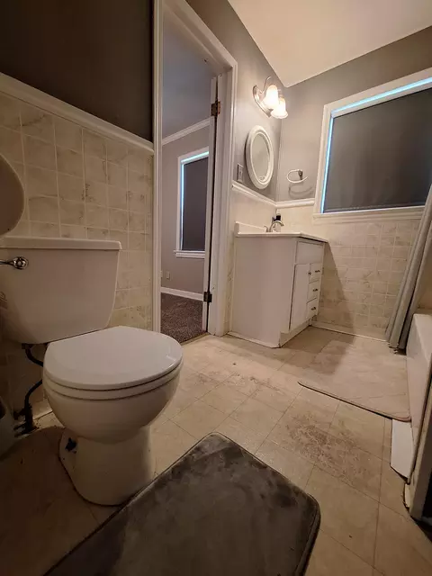 Bath - 1934 S Kimbrough Ave, Springfield, MO 65807 photo 1 of 4