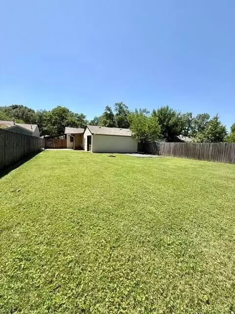 Exterior - 1934 S Kimbrough Ave, Springfield, MO 65807 photo 8 of 9