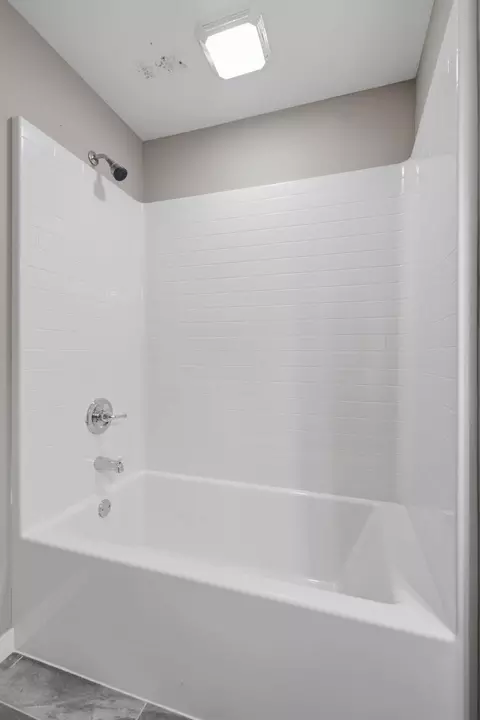 Bath - 1259 E Berkeley St, Springfield, MO 65804 photo 4 of 4