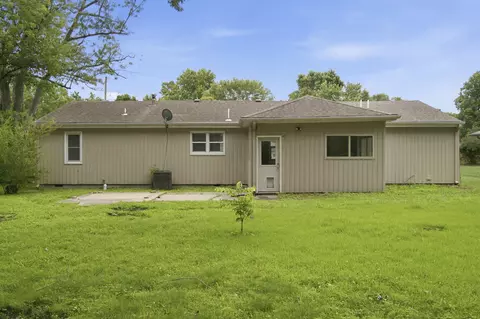 Exterior - 1259 E Berkeley St, Springfield, MO 65804 photo 6 of 8