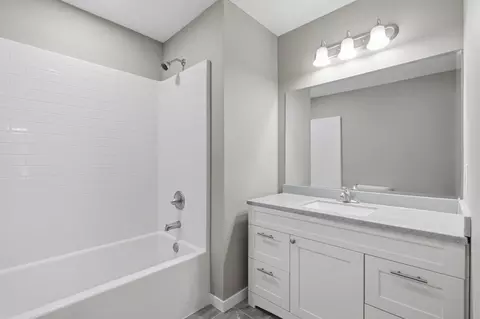 Bath - 1259 E Berkeley St, Springfield, MO 65804 photo 2 of 4