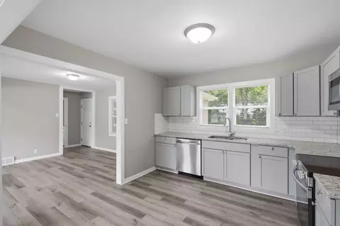 Entry Way - 1259 E Berkeley St, Springfield, MO 65804 photo 1 of 2