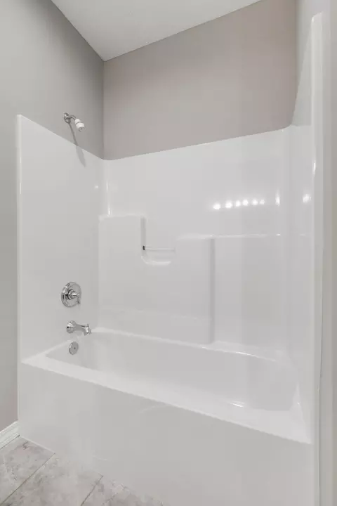 Bath - 3103 N Albertha Ave, Springfield, MO 65803 photo 2 of 3