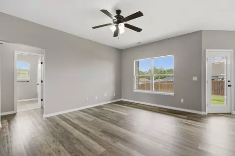 Living - 3103 N Albertha Ave, Springfield, MO 65803 photo 2 of 4