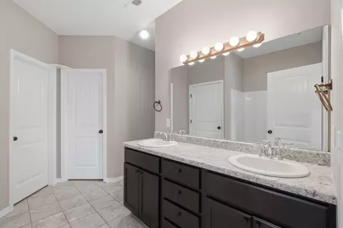 Bath - 3103 N Albertha Ave, Springfield, MO 65803 photo 1 of 3