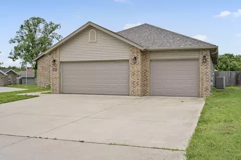 Exterior - 3103 N Albertha Ave, Springfield, MO 65803 photo 2 of 7