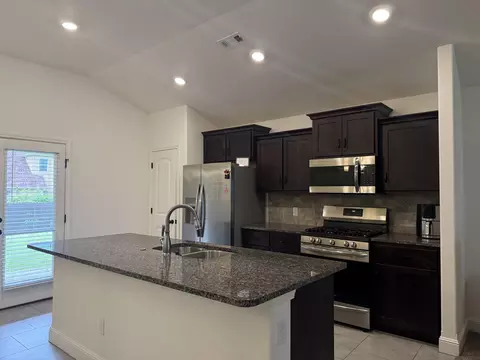 Kitchen - 339 Sidney Ln, Webb City, MO 64870 photo 3 of 4