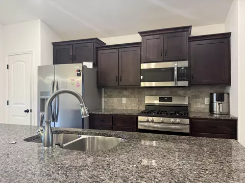 Kitchen - 339 Sidney Ln, Webb City, MO 64870 photo 2 of 4