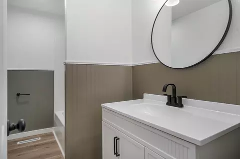 Bath - 532 Charles Rd, Billings, MO 65610 photo 1 of 5