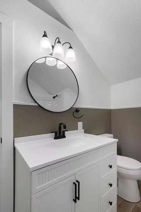 Bath - 532 Charles Rd, Billings, MO 65610 photo 3 of 5