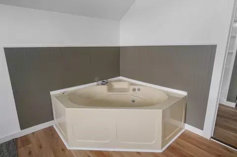 Bath - 532 Charles Rd, Billings, MO 65610 photo 5 of 5