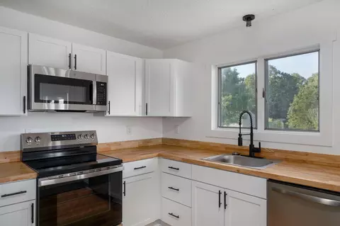 Kitchen - 532 Charles Rd, Billings, MO 65610 photo 2 of 2