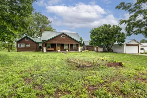 1704 Historic Rd, Niangua, MO 65713