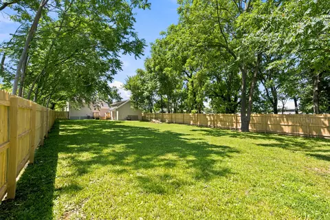 Exterior - 1017 E Commercial St, Springfield, MO 65803 photo 12 of 14